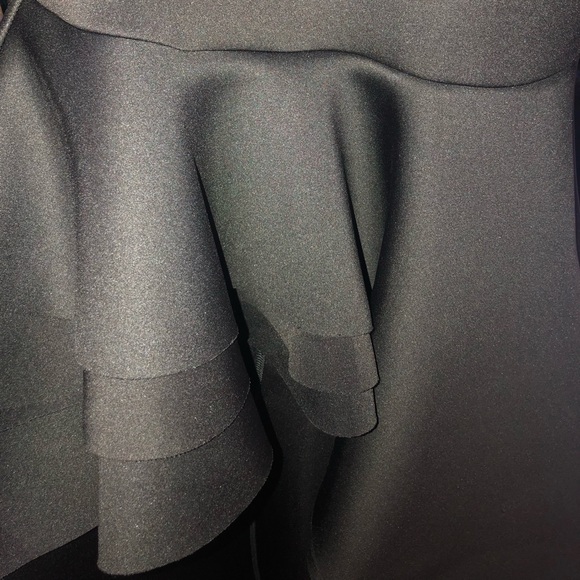 LAST ONE!! PRICE FIRM BLACK Hi low ruffle top - Picture 3 of 5